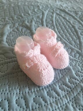 Mac Ilusión Soft Crocheted Newborn Baby Booties - Pink